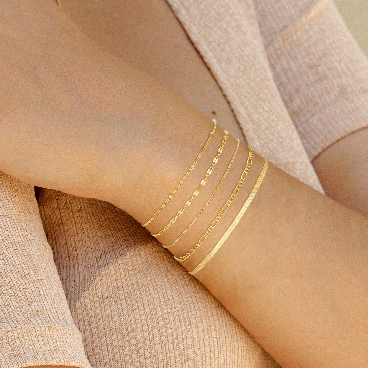 MBW Gold Bracelets for Women Trendy, Dainty 14K Gold Plated Bracelet Stack Beaded Chain Bracelet Set Thin Small Cute Paperclip Bracelets Fashion Waterproof Jewelry Gift Gold Accessories for Women